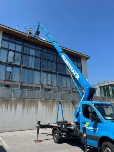 Professionelle Fensterreinigung mit Osmosetechnik in Österreich – TipTop Reinigung Traunstein