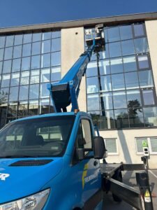 Fassaden- und Glasreinigung mit Osmosetechnik – TipTop Reinigung Traunstein